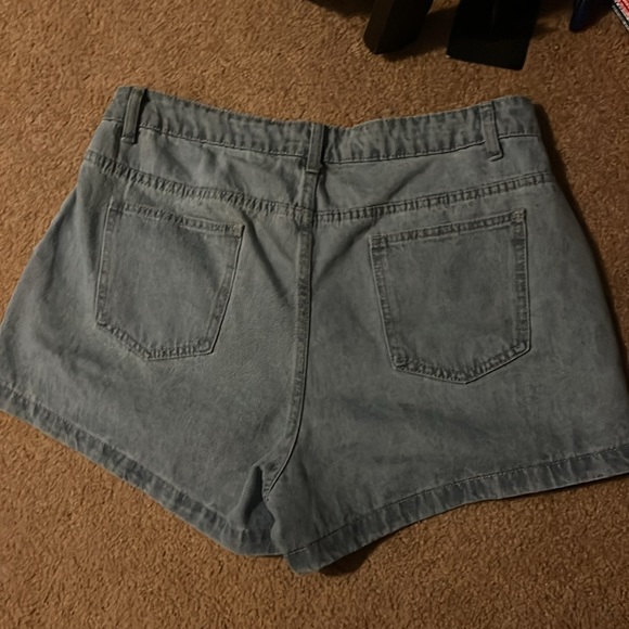 Light wash, pleated jean shorts. - Picture 2 of 3